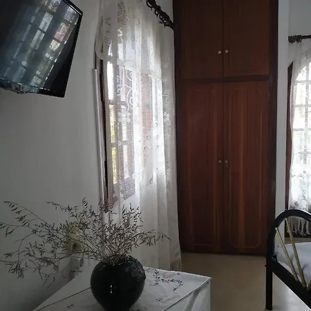 Nancy's Hotell Gouvia