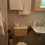 Nancy's Otel *